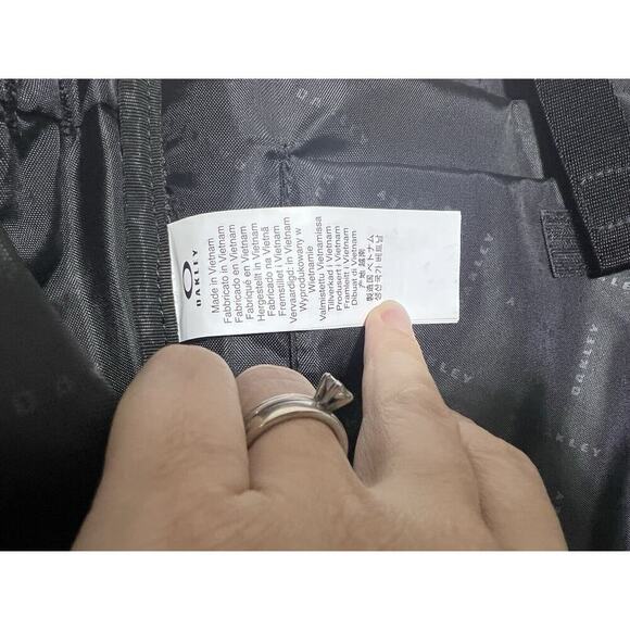 Oakley NEW Backpack Blue Outdoor Backpack Compartments Insulated Pocket - Picture 12 of 16